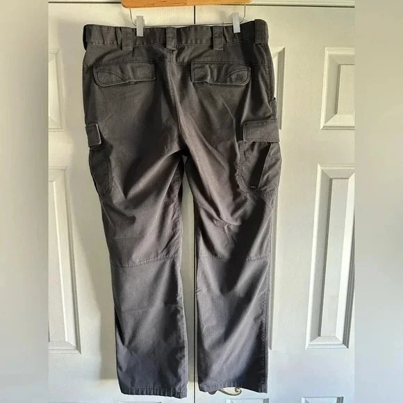 Men’s 5.11  Tactical Pants. Size 38x32 - Picture 2 of 4